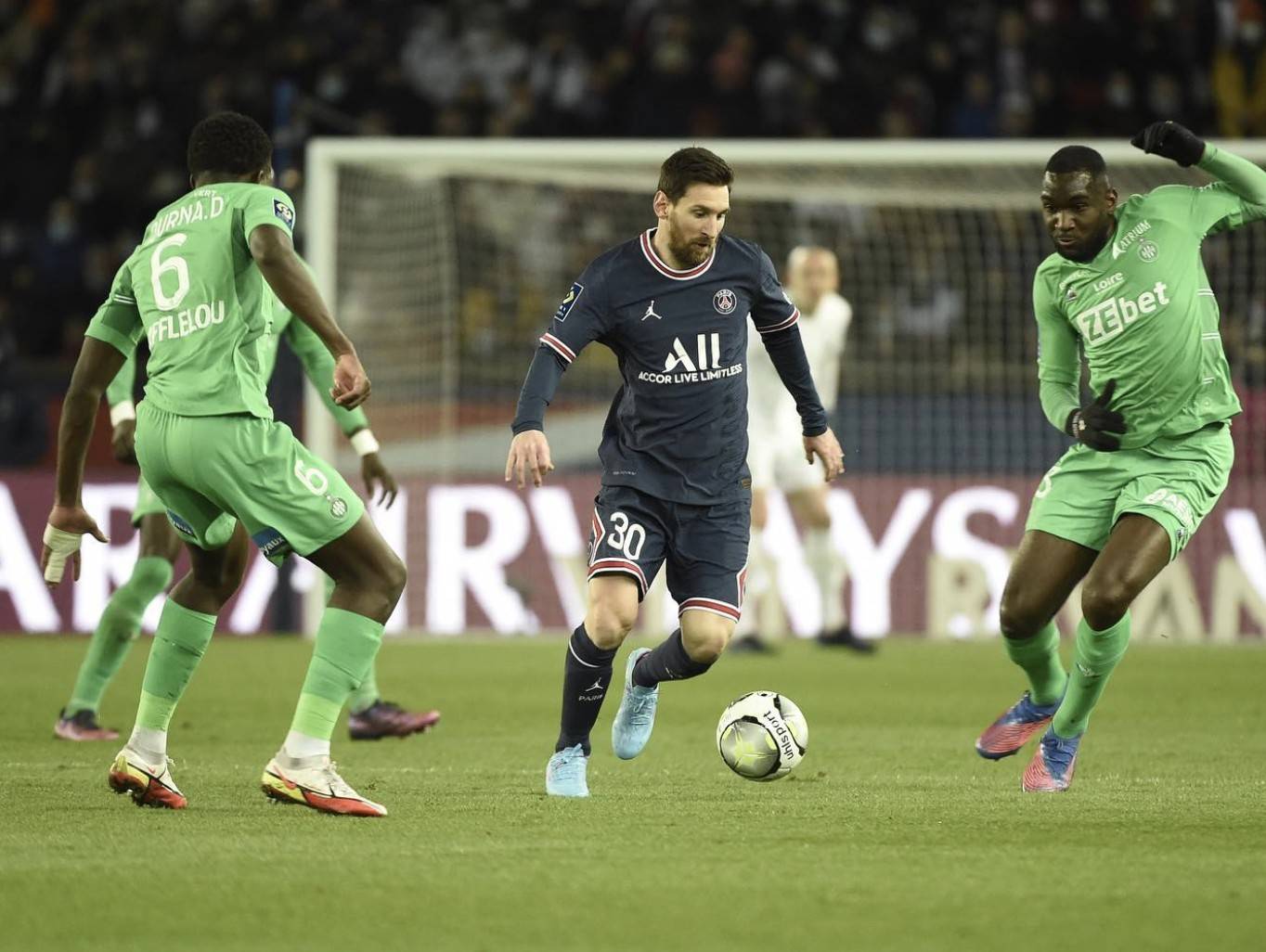 瓦朗谢纳主场惨败圣埃蒂安，降级形势愈发严峻的简单介绍