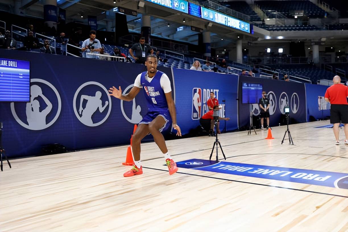 字母哥新星问鼎冠军表现惊艳，SKT未来可期！