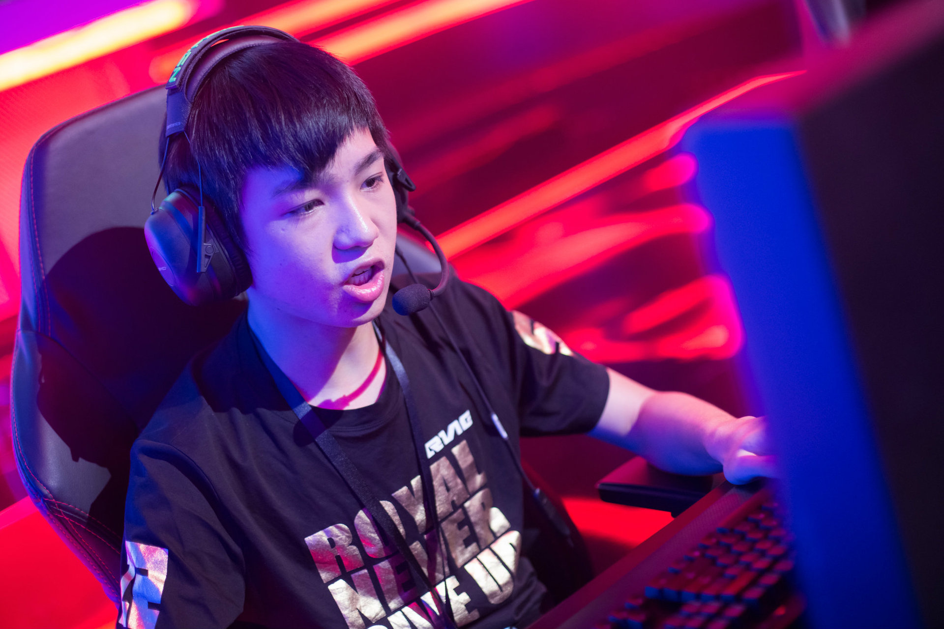 包含Ning回归赛场，逆转首场状态亮眼，RNG观众沸腾！的词条